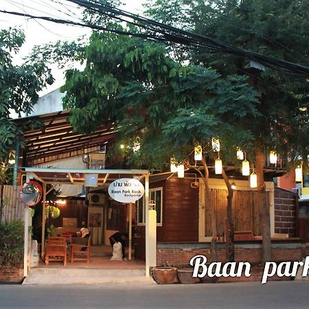 Baan Park Raak Backpacker Hostel Chiang Mai Esterno foto