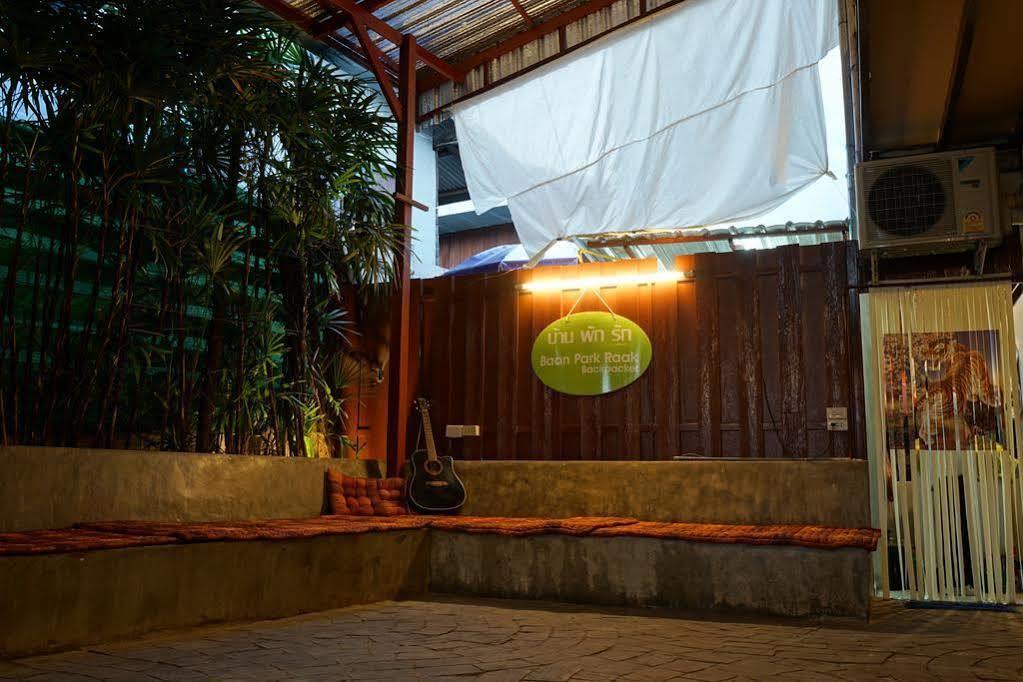 Baan Park Raak Backpacker Hostel Chiang Mai Esterno foto